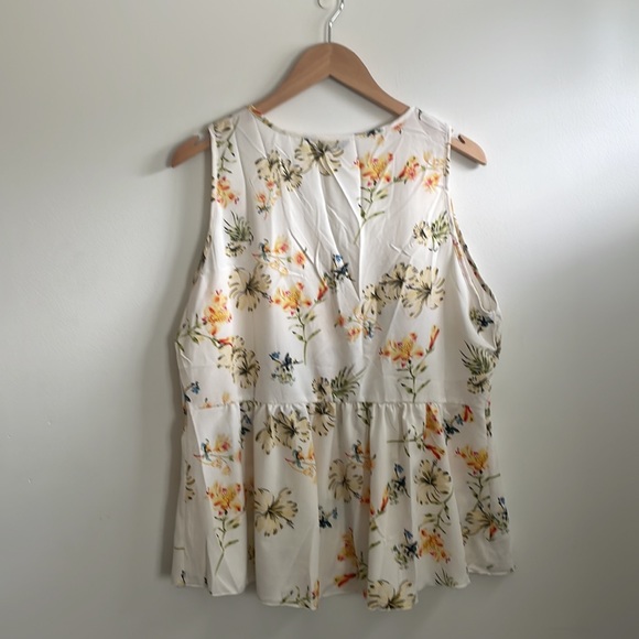 Shein Floral Sleeveless Blouse - Picture 5 of 6